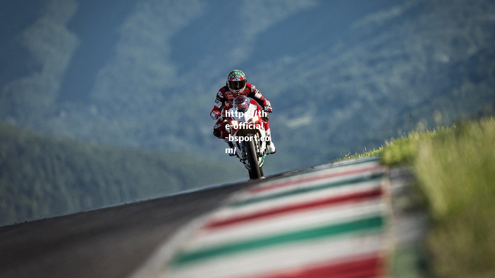 阿卡揭秘与费德勒跨界挥杆,网坛传奇的高尔夫技艺同样华丽如诗